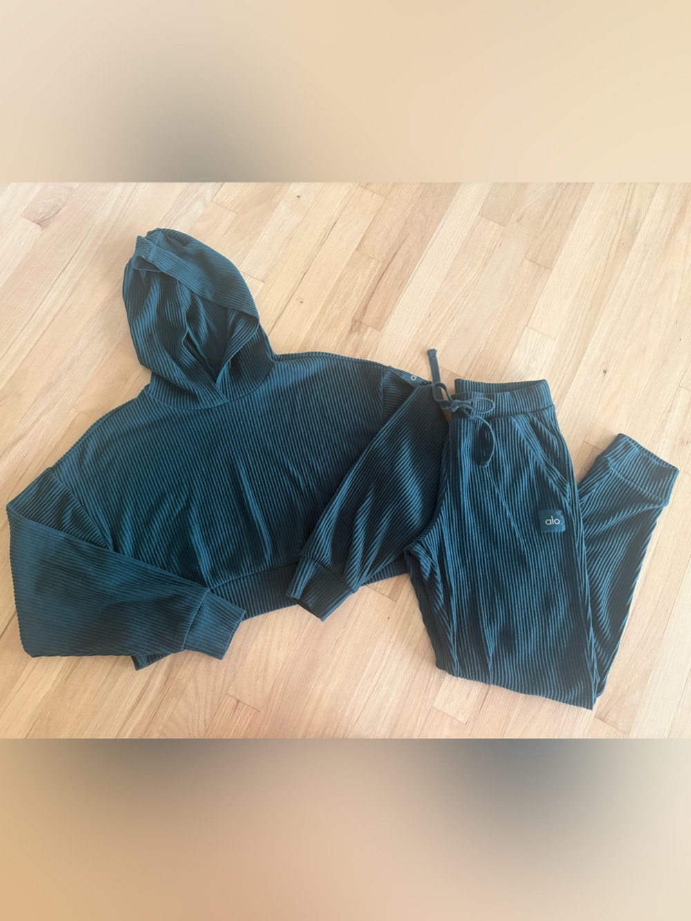 Alo Yoga Midnight Green Muse Set